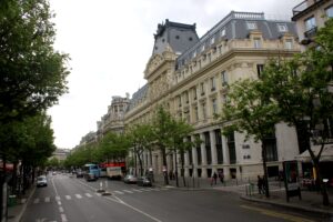 L 'Open Tour -- Hop On Hop Off Buses in Paris