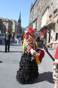 Walk down the Royal Mile in Edinburgh (Scotland)