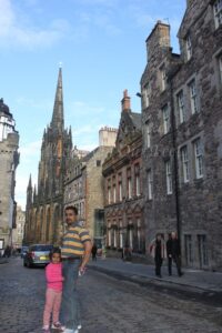 Walk down the Royal Mile in Edinburgh (Scotland)