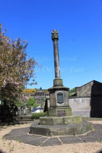 Walk down the Royal Mile in Edinburgh (Scotland)