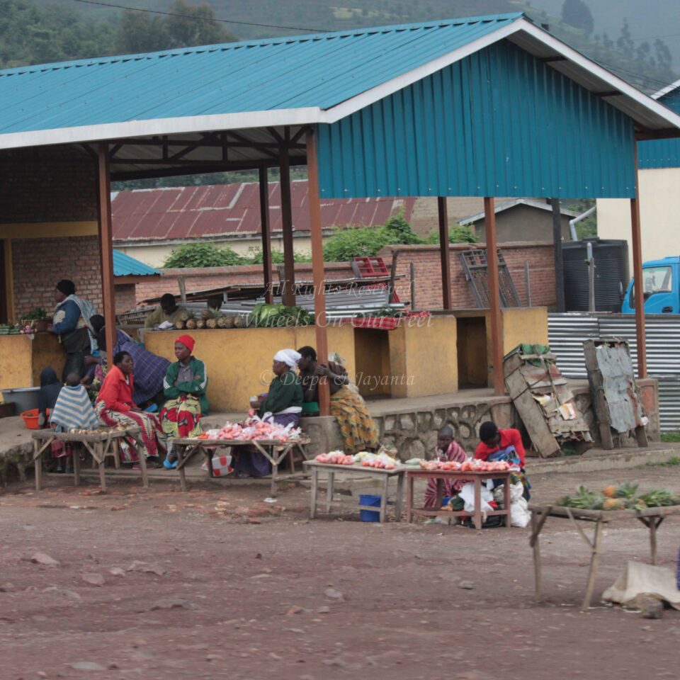 Drive from Kigali to Gisenyi, in Rwanda.