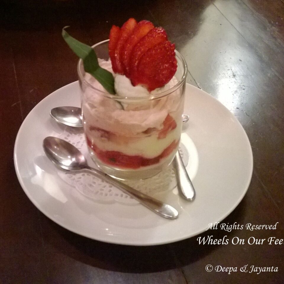 Restaurant Review Pizza Metro Pizza in Bandra, Mumbai