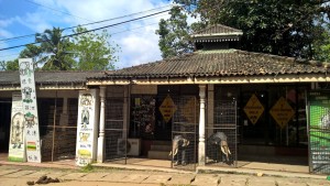 Poo Paper-making center in Sri Lanka